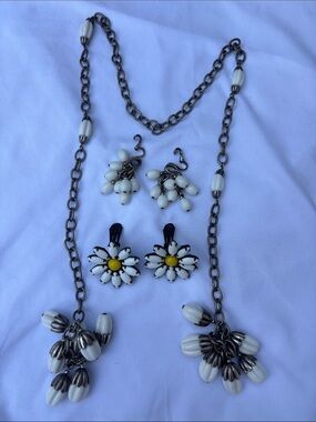 Vintage-Inspired White Bead Necklace & Earring Set - White